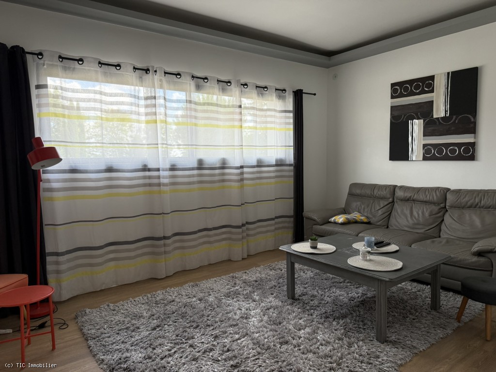 5 bedroom House in Ruffec, France – r7469
