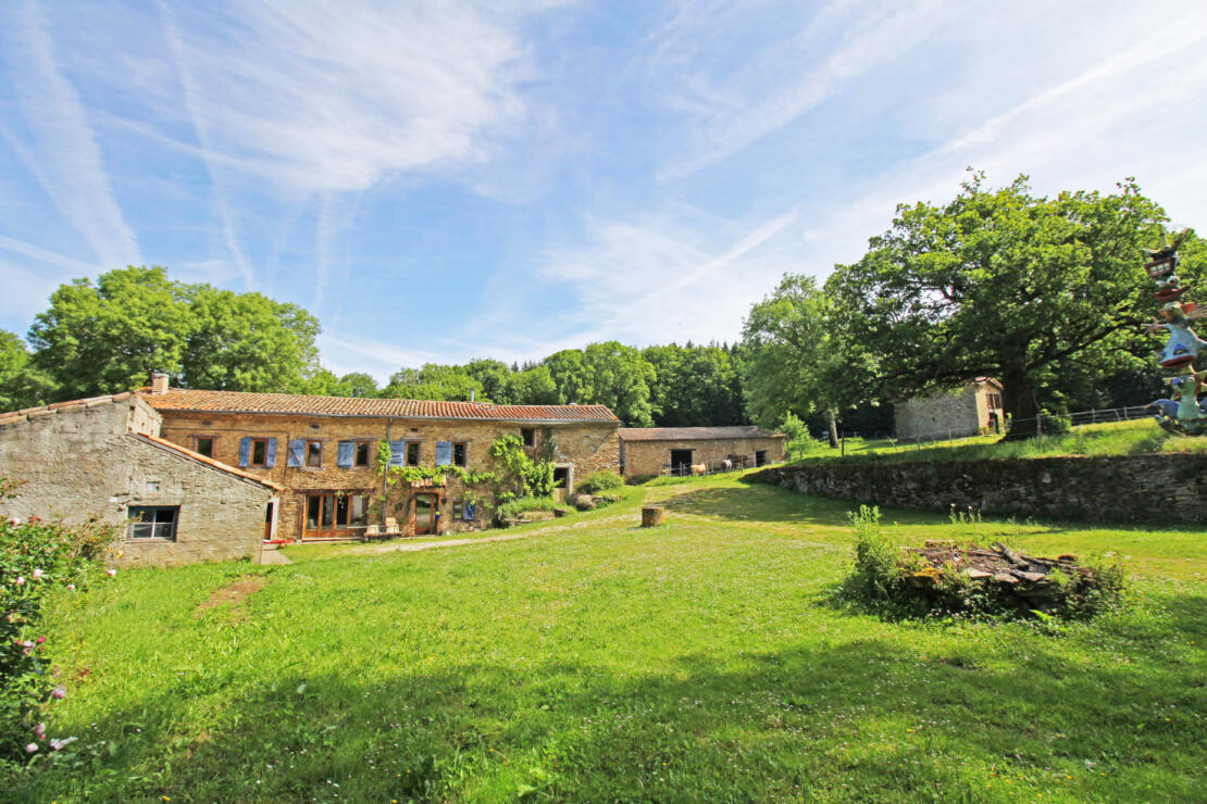 Beautiful traditional stone farmhouse for sale; events, weddings, horses or camping