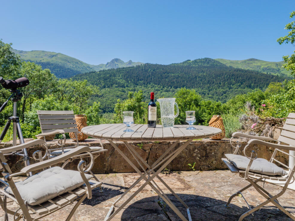 2 Superb properties with pool and sauna, magnificent mountain views, and garden