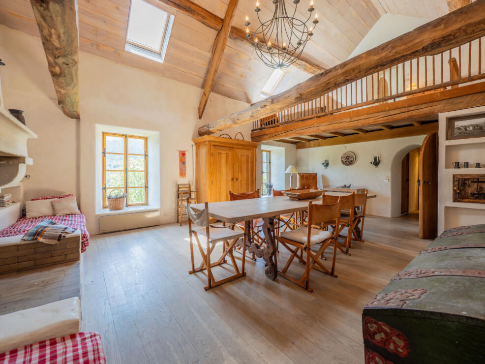 2 Superb properties with pool and sauna, magnificent mountain views, and garden