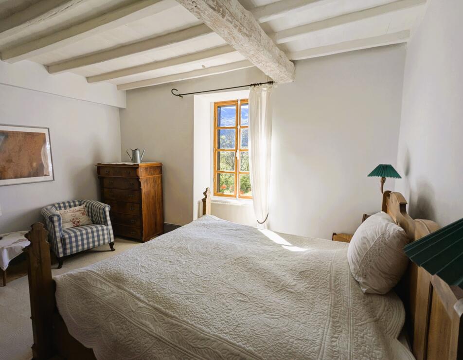 2 Superb properties with pool and sauna, magnificent mountain views, and garden