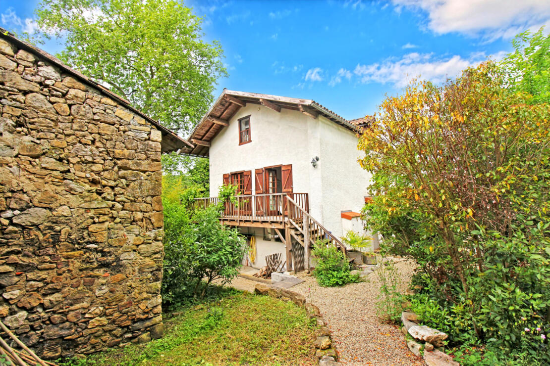 Charming 3 bed house with garden, pool and sunny terraces near Le Mas d’Azil