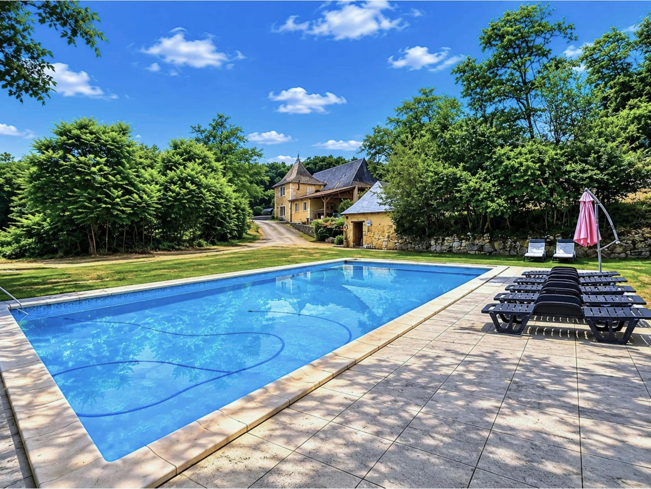 Magnificent countryside chateau, set in a private valley location, Aquitaine – France – BVI81580
