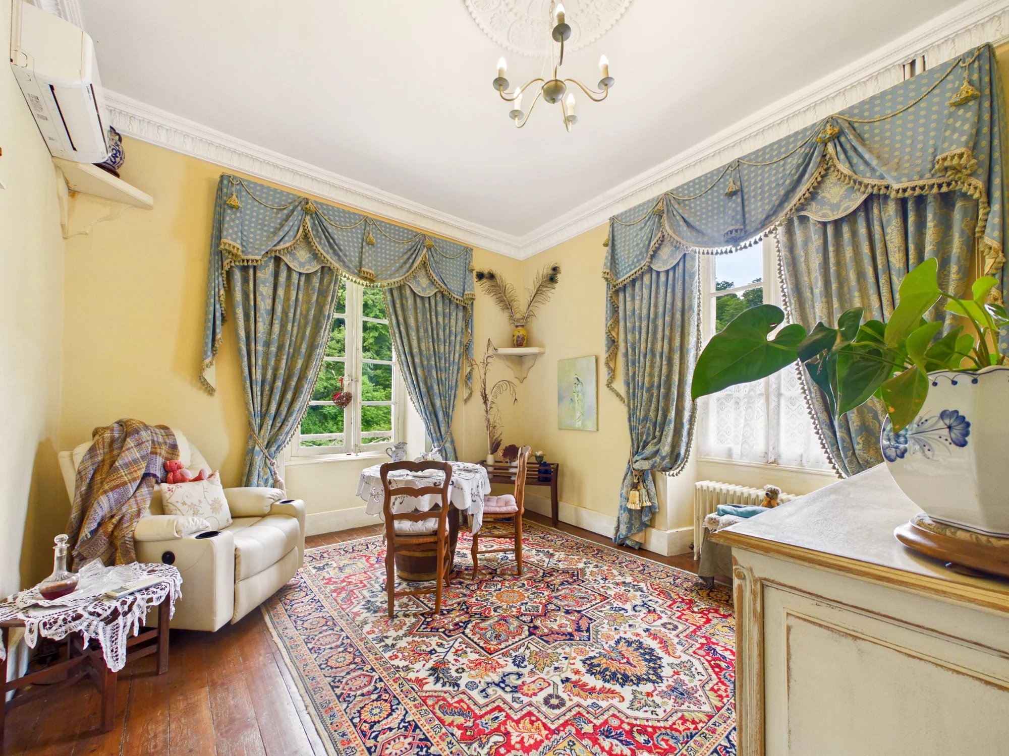 Magnificent countryside chateau, set in a private valley location, Aquitaine – France – BVI81580