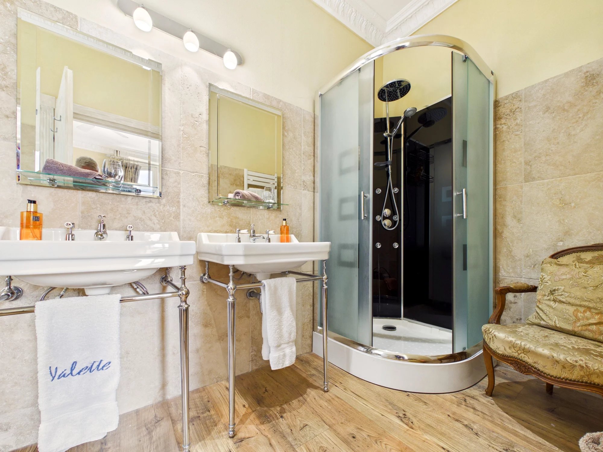 Magnificent countryside chateau, set in a private valley location, Aquitaine – France – BVI81580