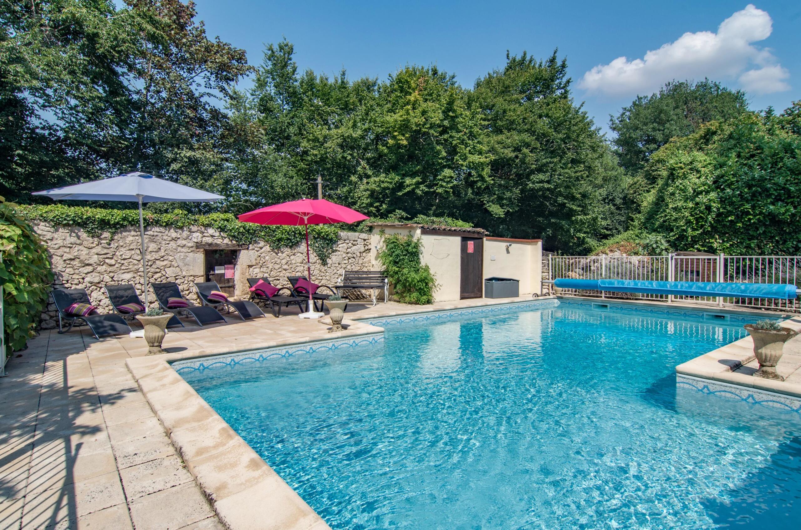 Chateau 10 minutes from Bergerac with guest and caretaker accommodation, pool, tennis court and outbuilding, Aquitaine – France – BVI86315