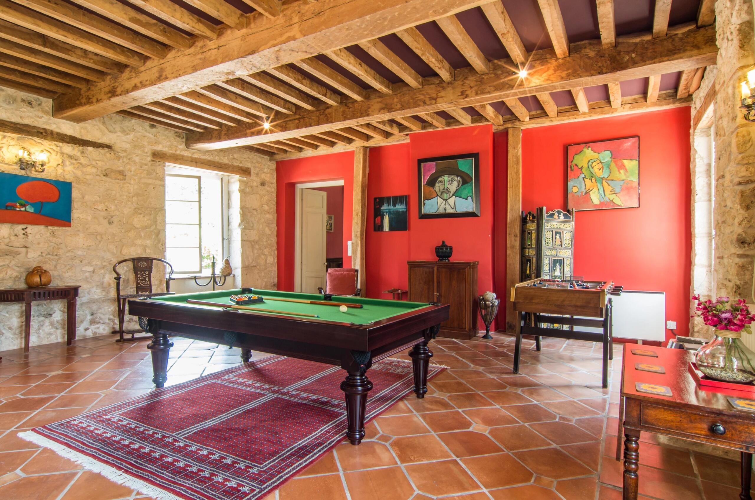 Chateau 10 minutes from Bergerac with guest and caretaker accommodation, pool, tennis court and outbuilding, Aquitaine – France – BVI86315