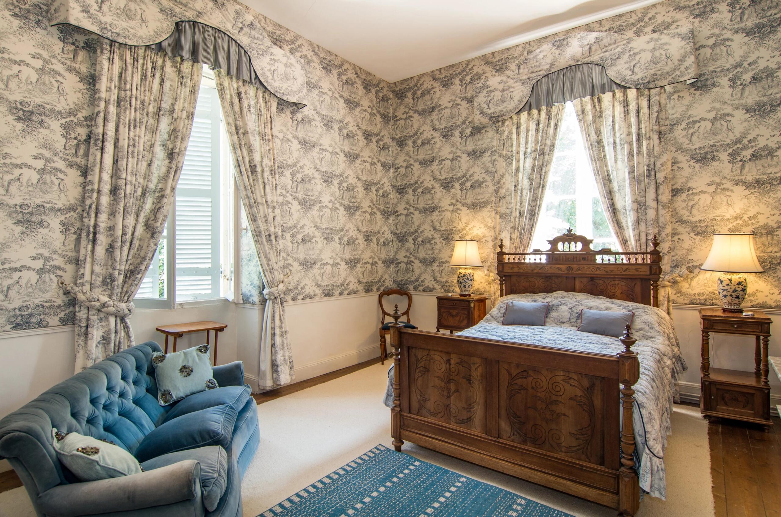 Chateau 10 minutes from Bergerac with guest and caretaker accommodation, pool, tennis court and outbuilding, Aquitaine – France – BVI86315