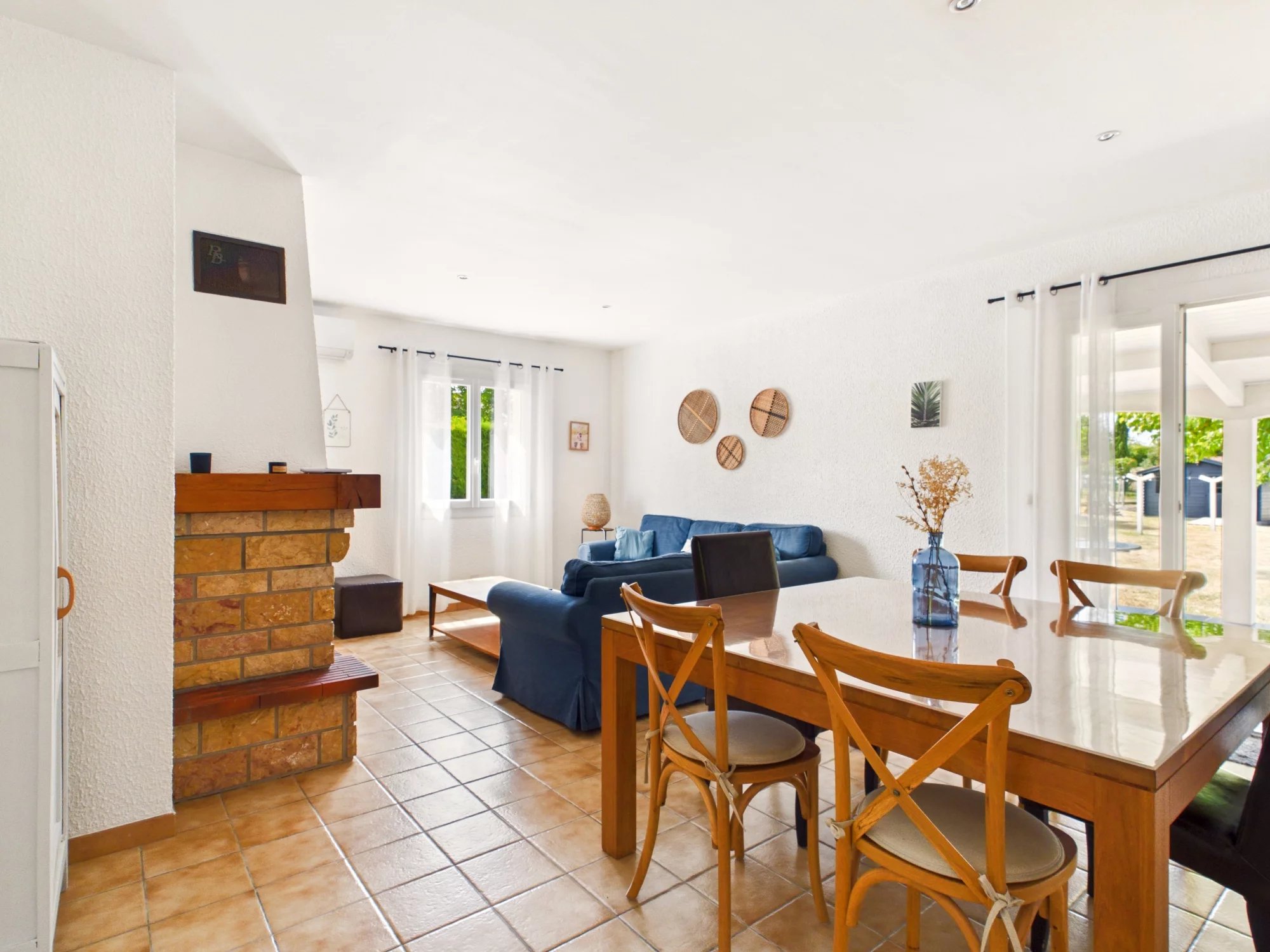 Beautifully-presented Family Home in a Desirable Location, Aquitaine – France – BVI84880