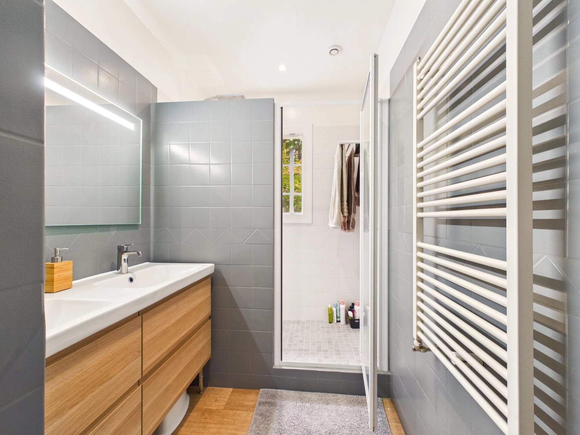 Beautifully-presented Family Home in a Desirable Location, Aquitaine – France – BVI84880