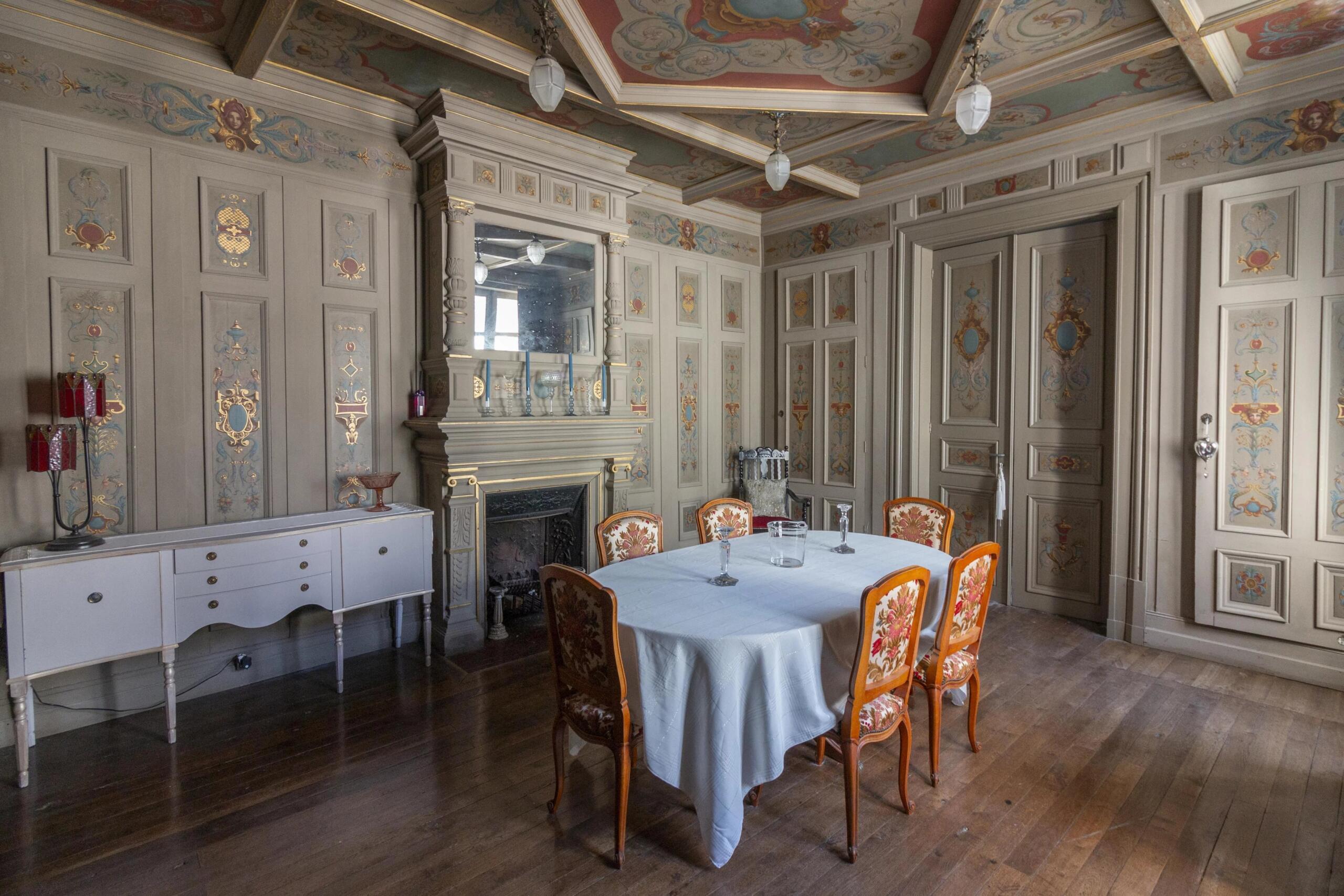 Elegant period property with five guest houses in the heart of this riverside market town., Poitou-Charentes – France – BVI84697