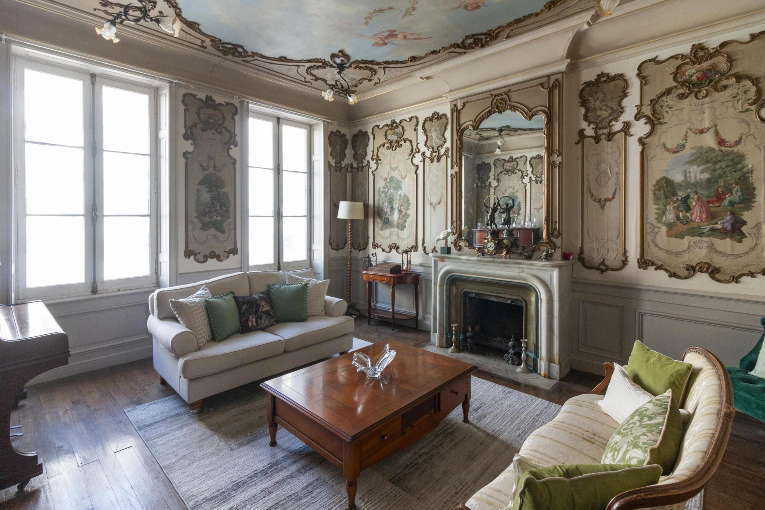 Elegant period property with five guest houses in the heart of this riverside market town., Poitou-Charentes – France – BVI84697