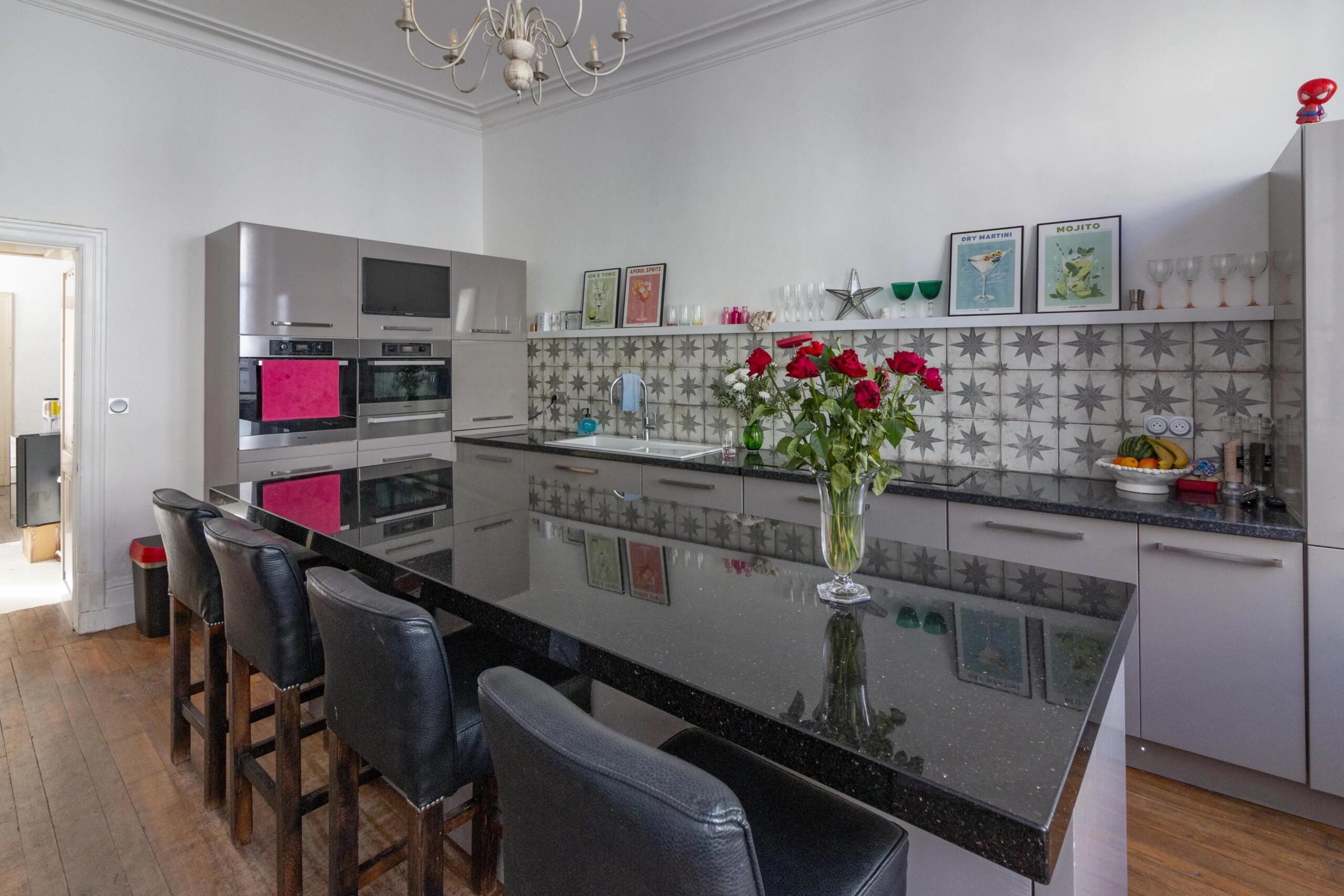 Elegant period property with five guest houses in the heart of this riverside market town., Poitou-Charentes – France – BVI84697