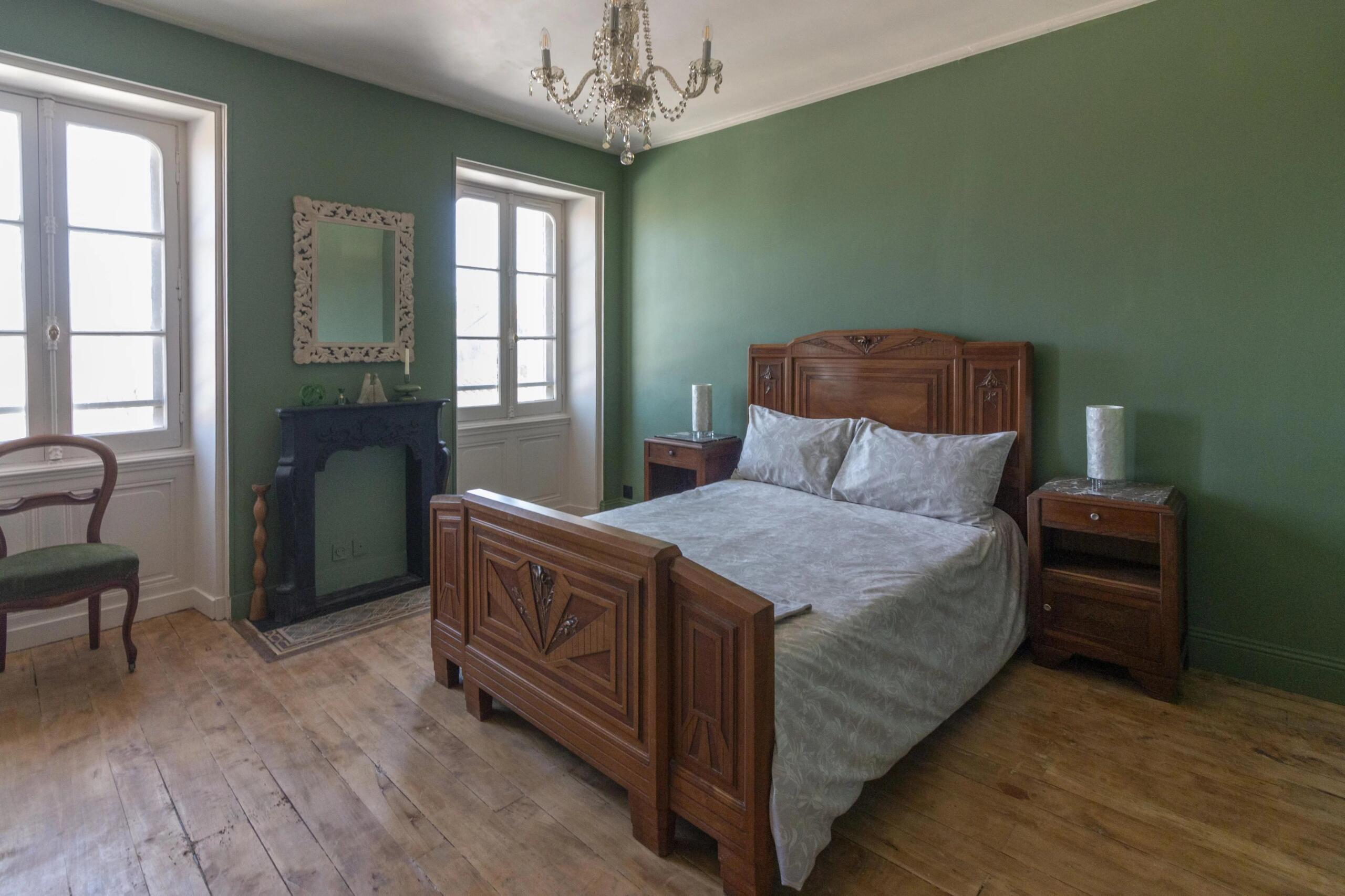 Elegant period property with five guest houses in the heart of this riverside market town., Poitou-Charentes – France – BVI84697