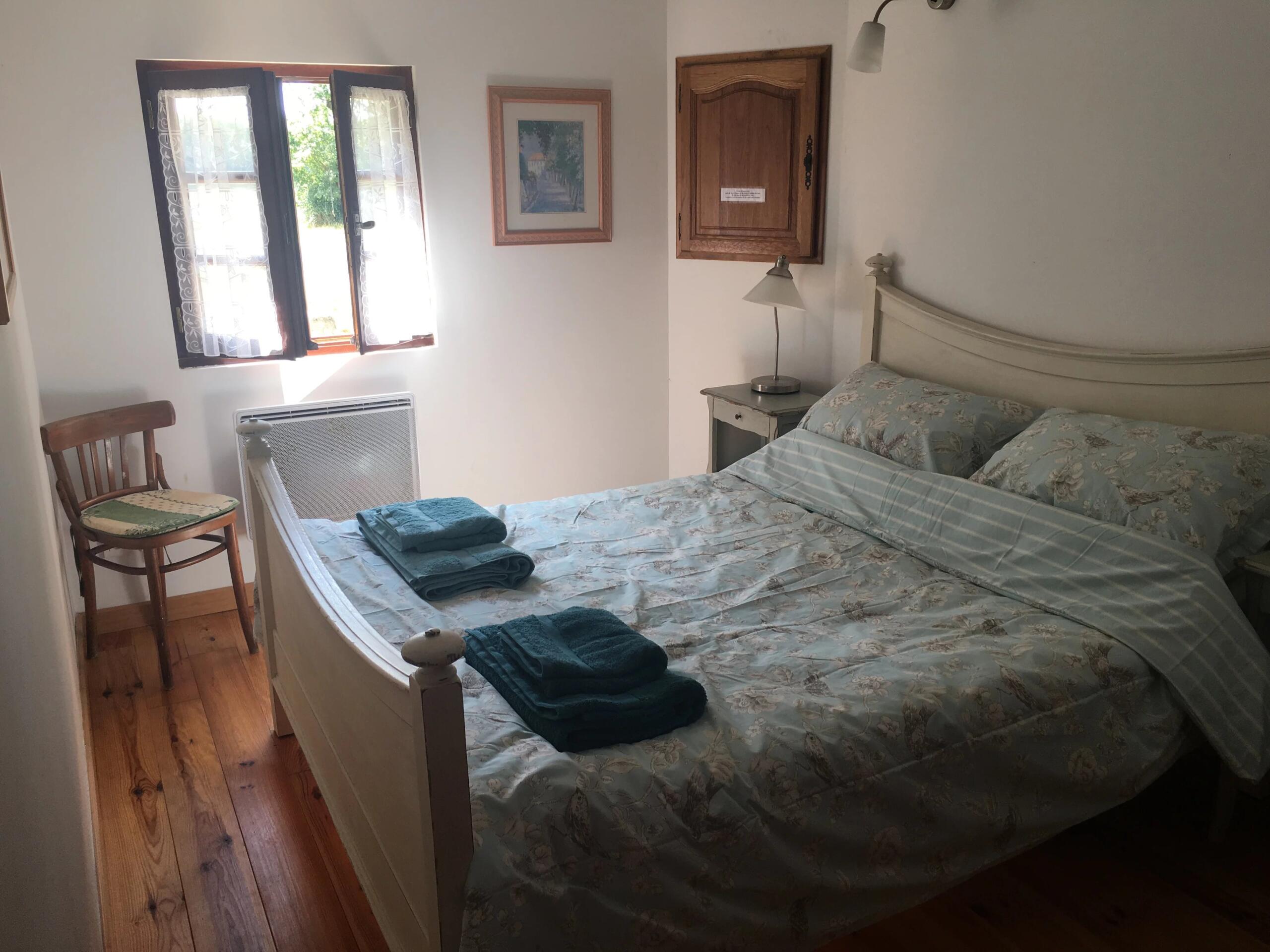 Lovely 2-bedroom house with a separate chalet and heated pool, Aquitaine – France – BVI81085