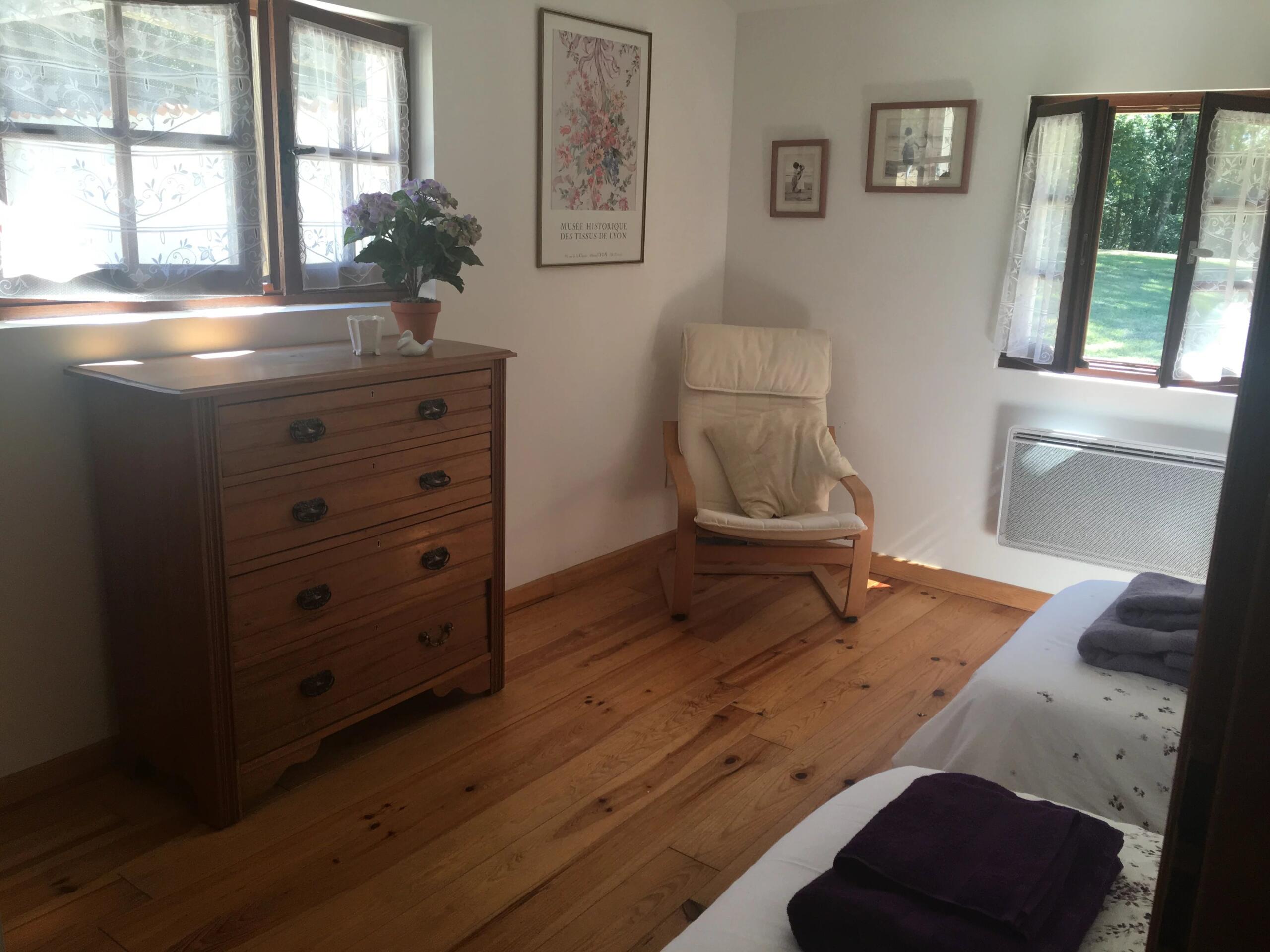 Lovely 2-bedroom house with a separate chalet and heated pool, Aquitaine – France – BVI81085