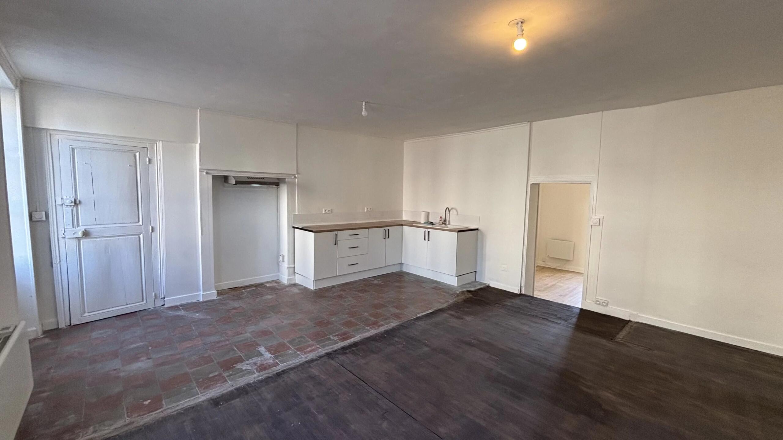Renovated townhouse in the centre of Montmorillon, Poitou-Charentes – France – BVI85946