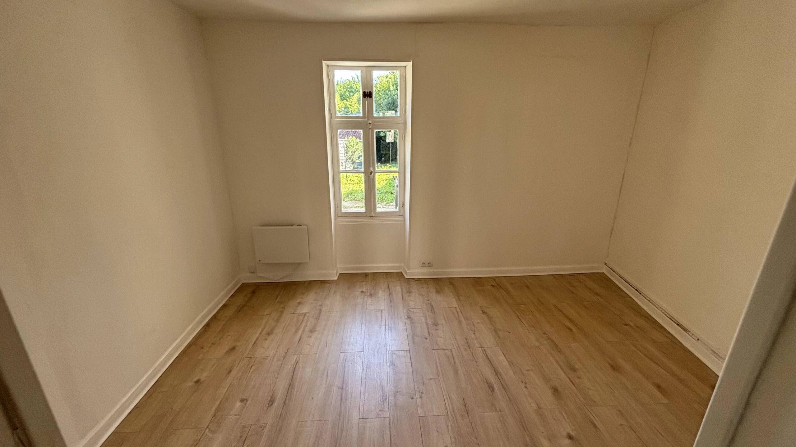 Renovated townhouse in the centre of Montmorillon, Poitou-Charentes – France – BVI85946