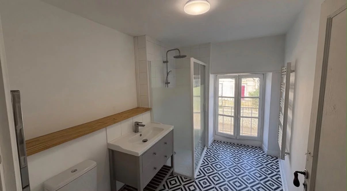 Renovated townhouse in the centre of Montmorillon, Poitou-Charentes – France – BVI85946