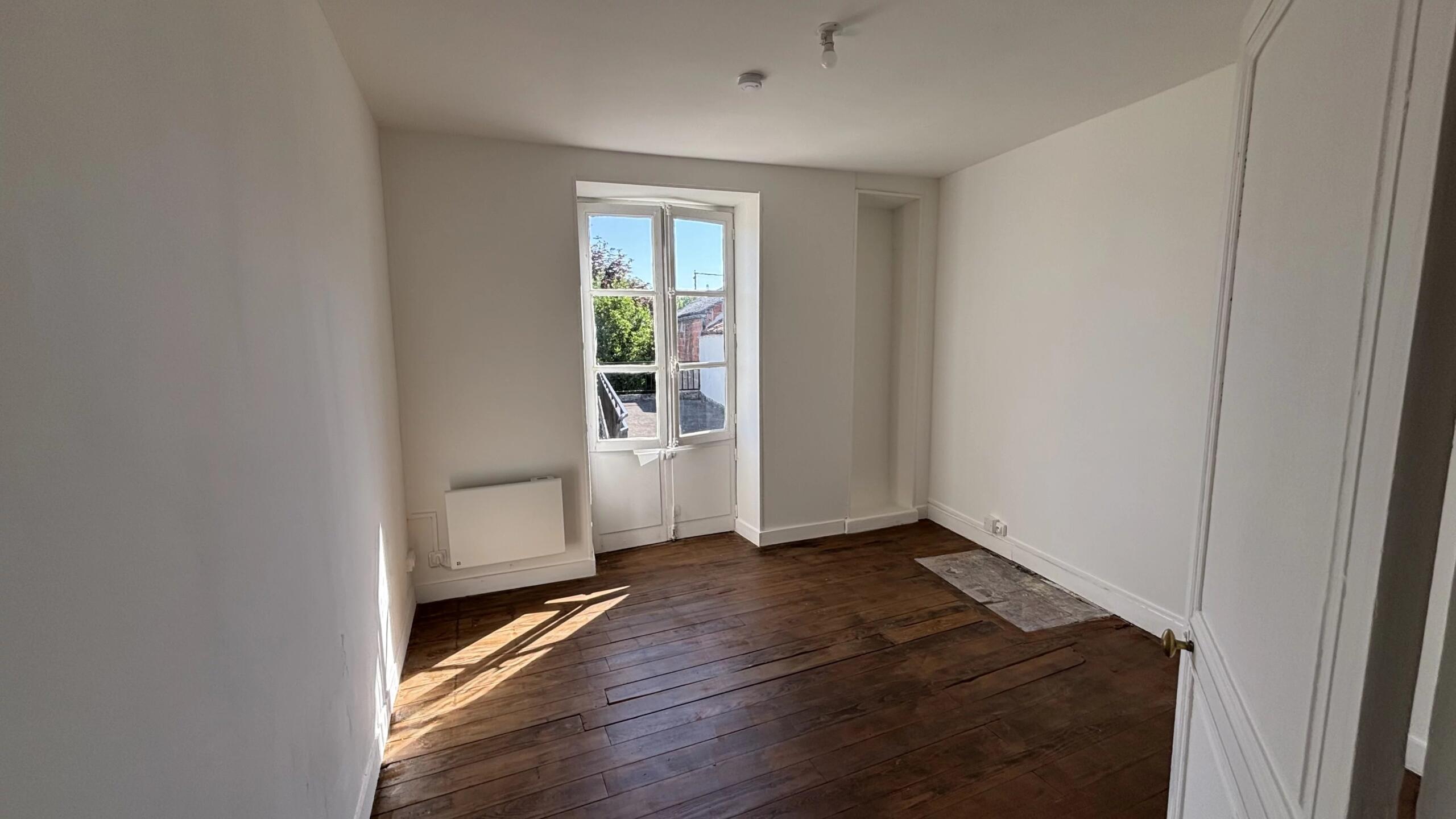 Renovated townhouse in the centre of Montmorillon, Poitou-Charentes – France – BVI85946