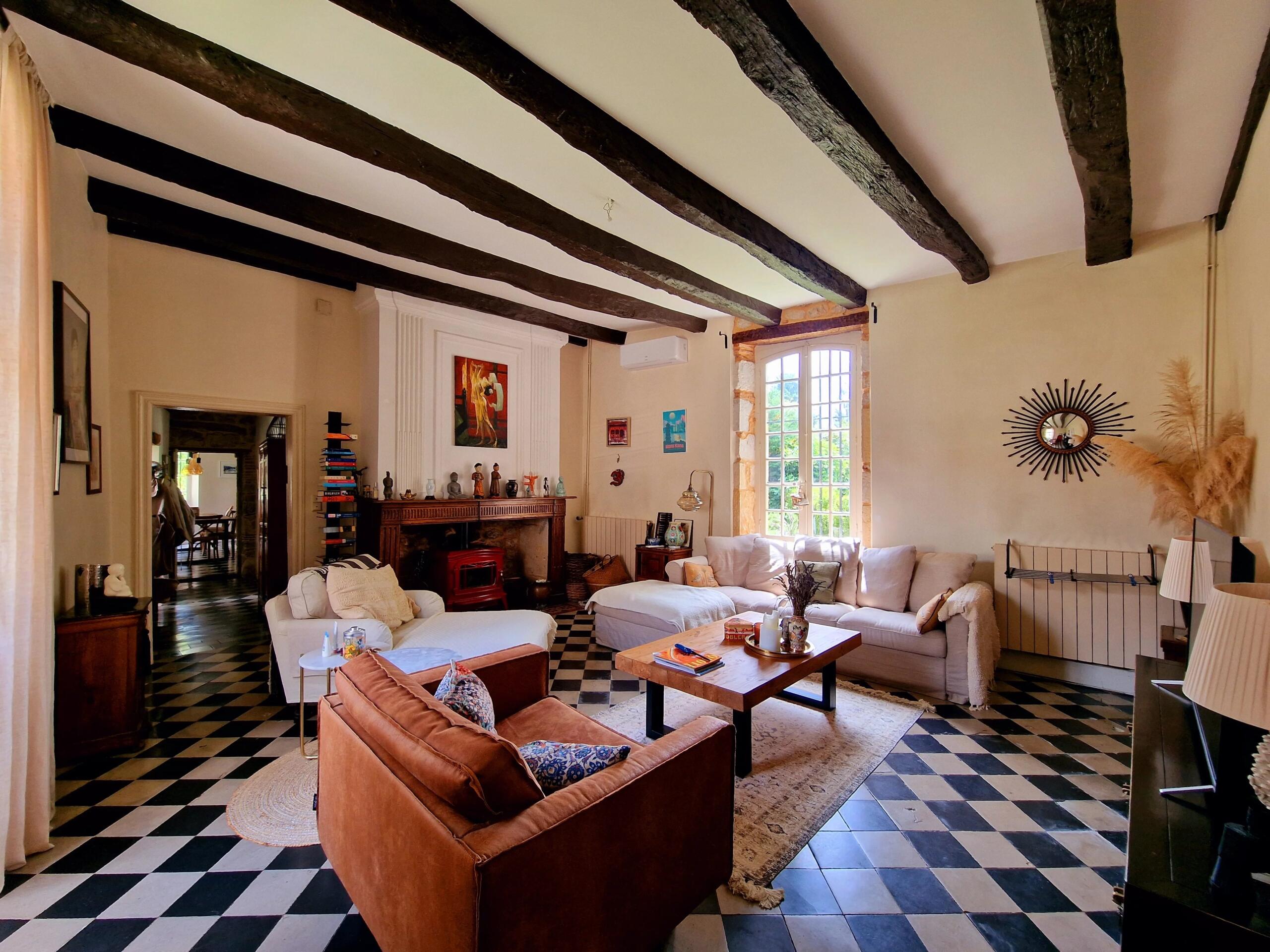 Stunning property  with two swimming Pools on the Banks of the River Lot, Midi-Pyrénées – France – BVI80827