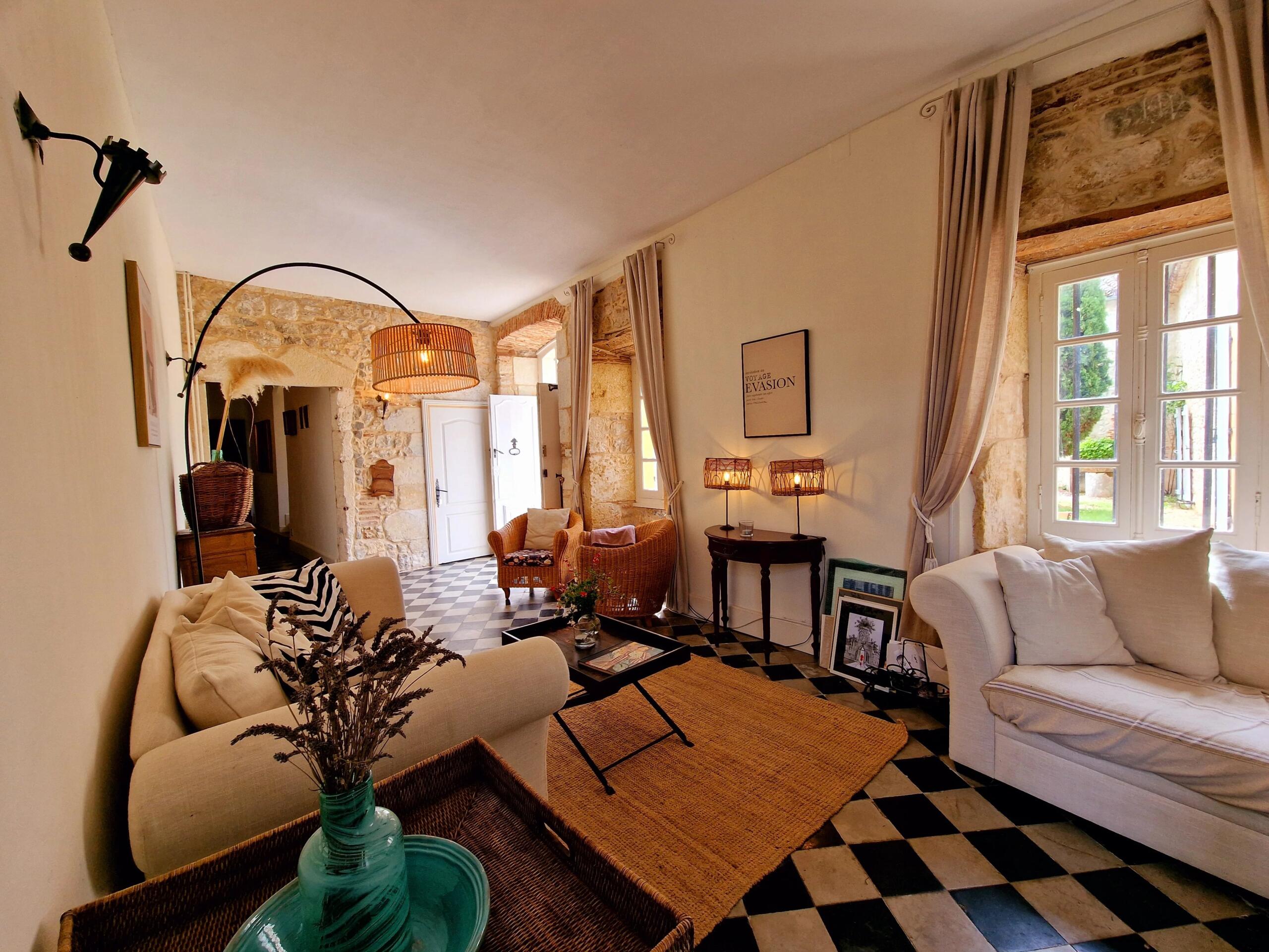 Stunning property  with two swimming Pools on the Banks of the River Lot, Midi-Pyrénées – France – BVI80827