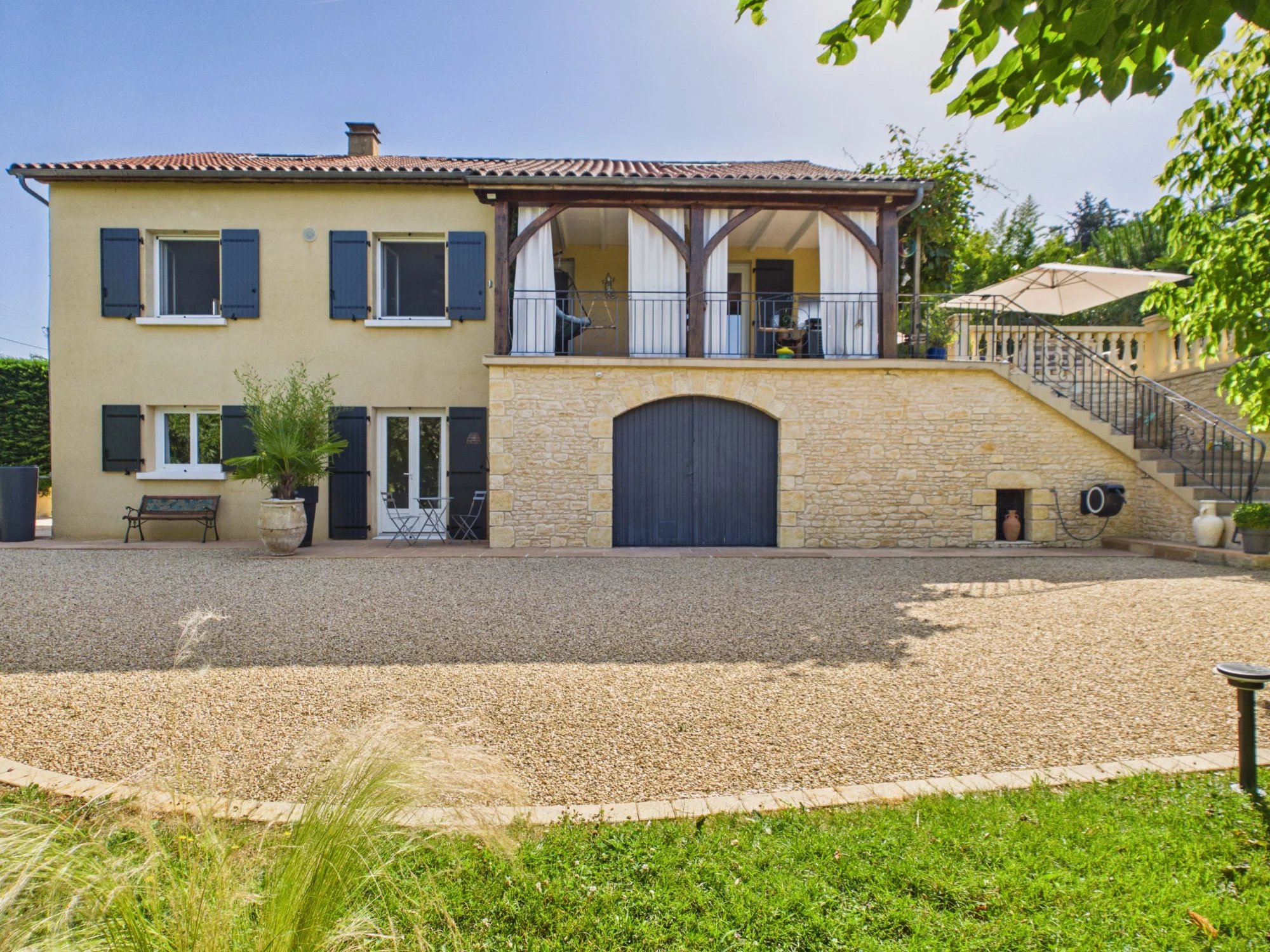 Beautifully presented 5 bed house with pool, guest apartment and garage near Sarlat, Aquitaine – France – BVI86022