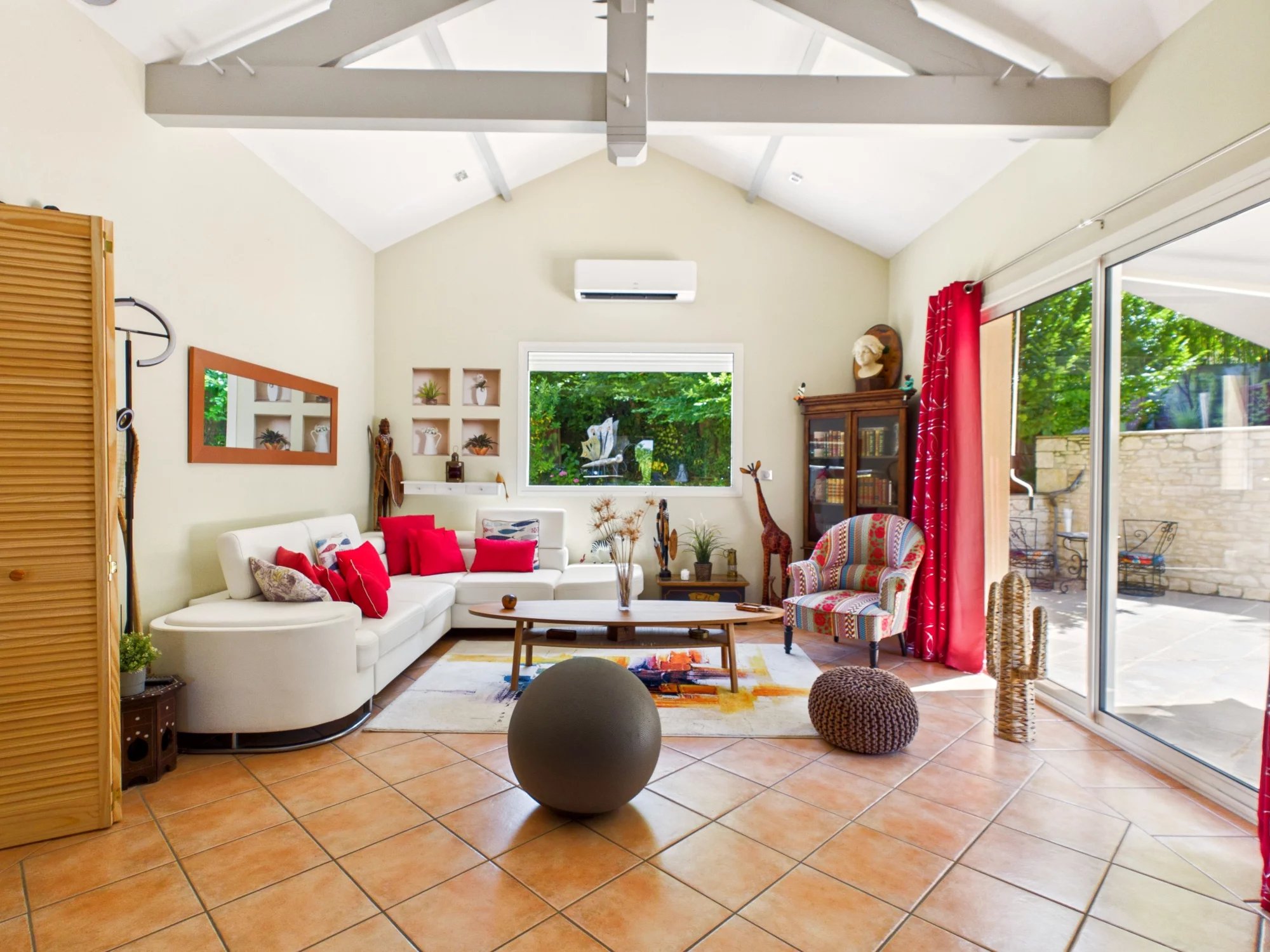 Beautifully presented 5 bed house with pool, guest apartment and garage near Sarlat, Aquitaine – France – BVI86022