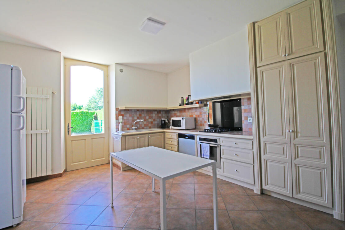Impressive stone 4-bedroom house with pool and garden within walking distance of shops
