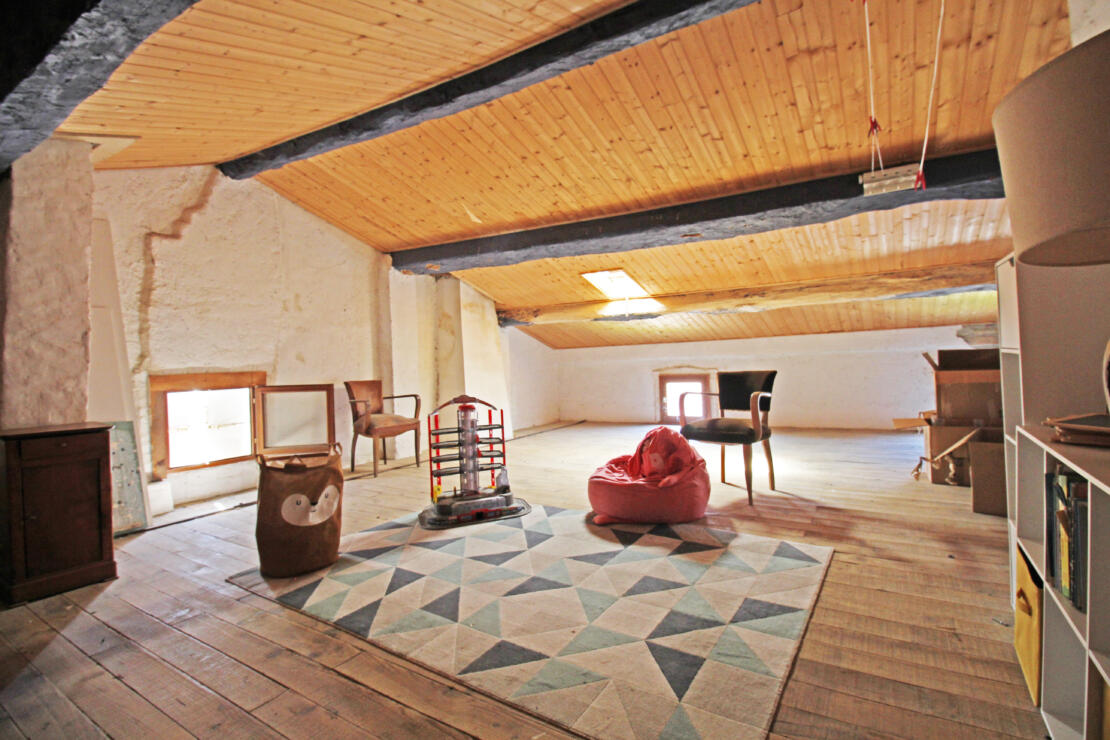 Charming cosy village house with 3 light filled bedrooms, a shady terrace and courtyard near Fanjeaux