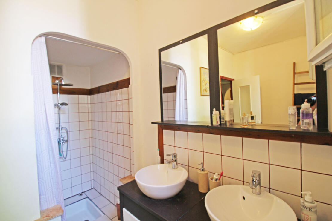 Charming cosy village house with 3 light filled bedrooms, a shady terrace and courtyard near Fanjeaux