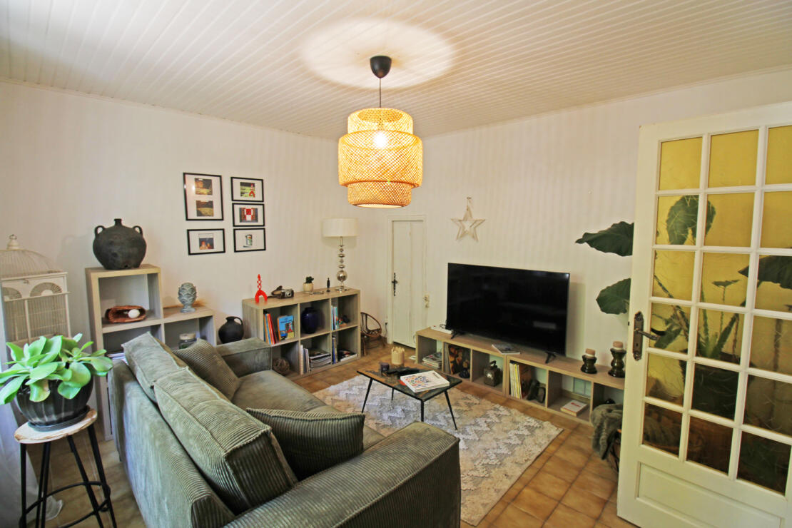Charming cosy village house with 3 light filled bedrooms, a shady terrace and courtyard near Fanjeaux