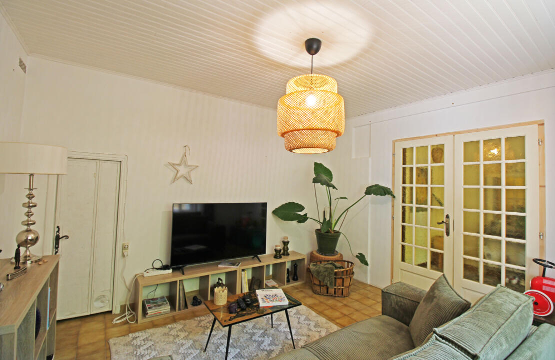 Charming cosy village house with 3 light filled bedrooms, a shady terrace and courtyard near Fanjeaux