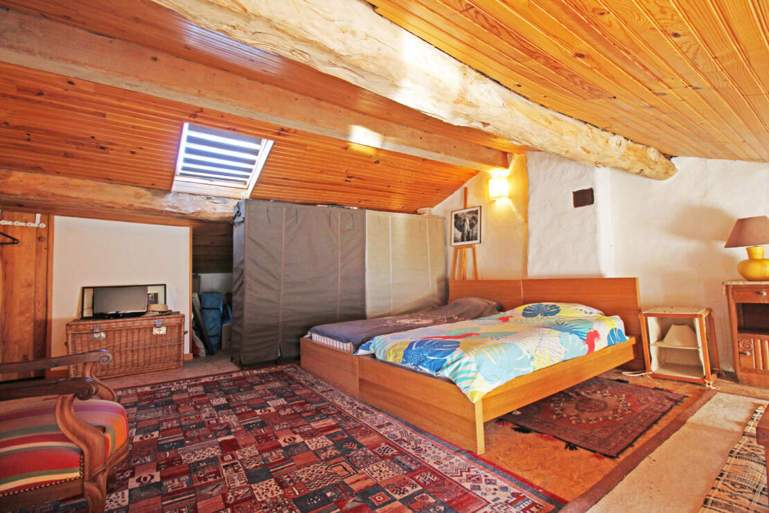 Beautifully renovated Maison de Vigneron with gîte and pool in the pretty village of Bellegarde