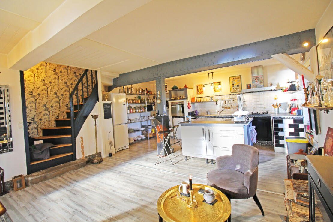 Beautifully renovated Maison de Vigneron with gîte and pool in the pretty village of Bellegarde