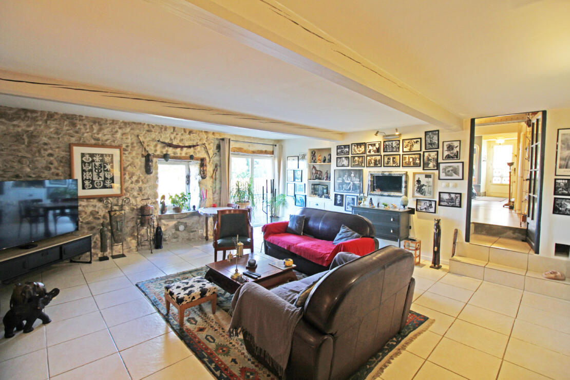 Beautifully renovated Maison de Vigneron with gîte and pool in the pretty village of Bellegarde