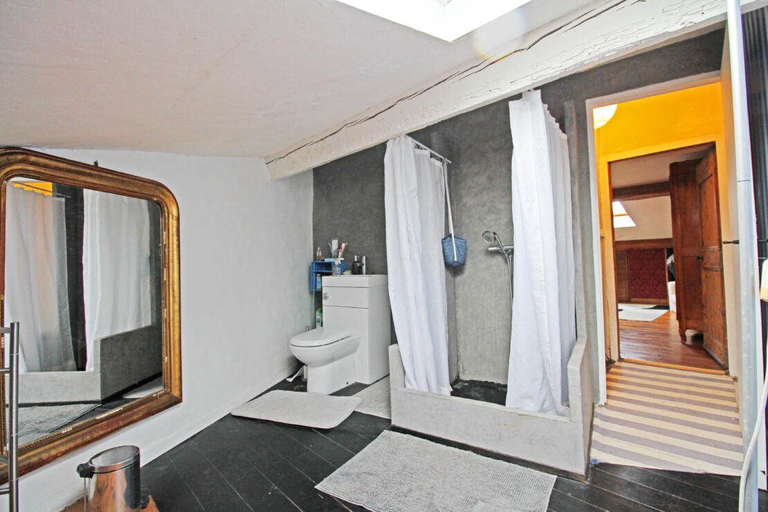 Charming former boulangerie with large terrace, spacious bedrooms and beautiful views near Castelnaudary