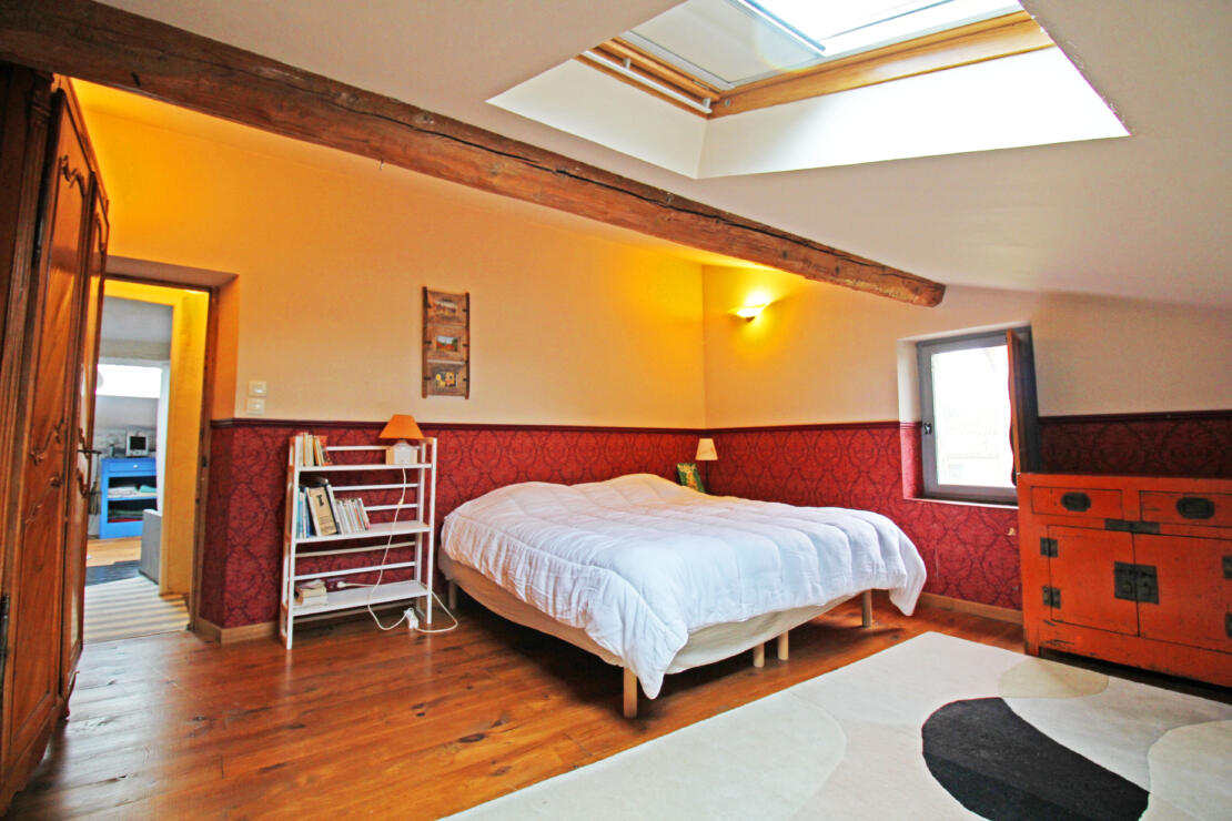 Charming former boulangerie with large terrace, spacious bedrooms and beautiful views near Castelnaudary
