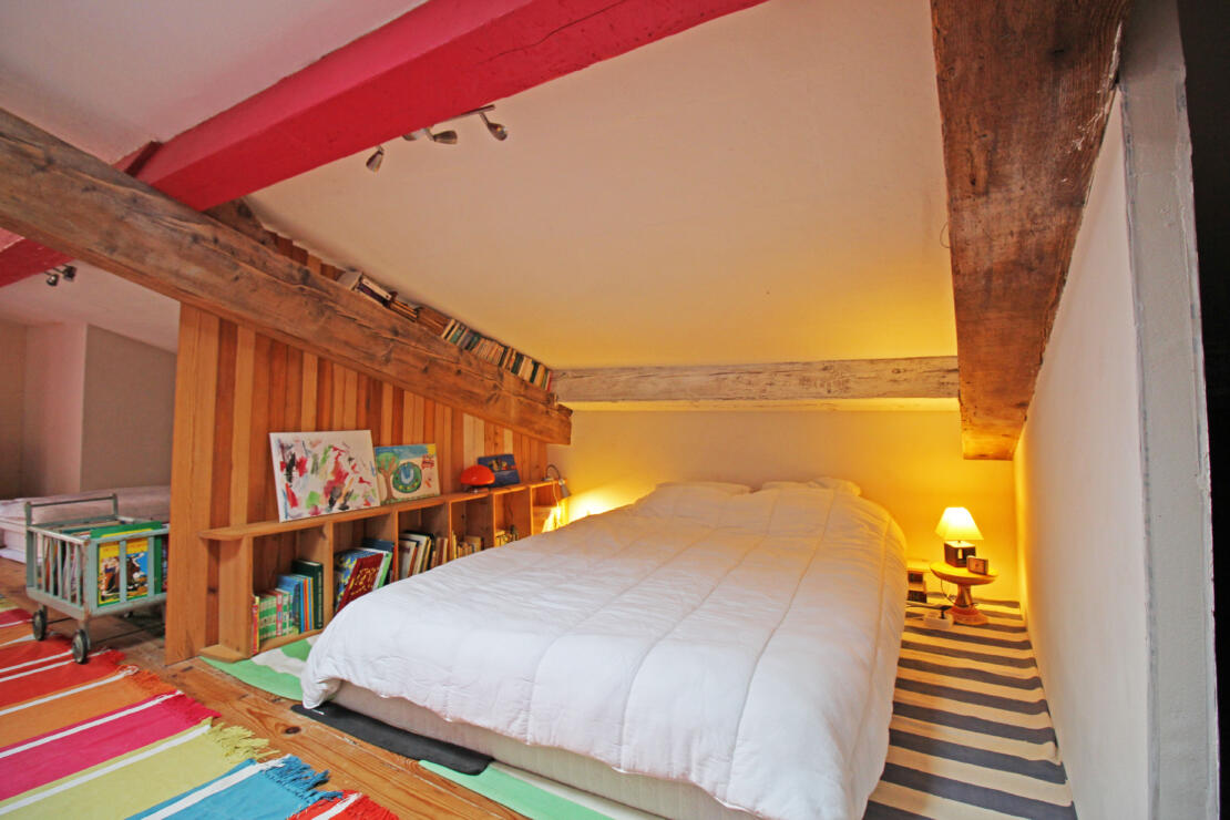 Charming former boulangerie with large terrace, spacious bedrooms and beautiful views near Castelnaudary