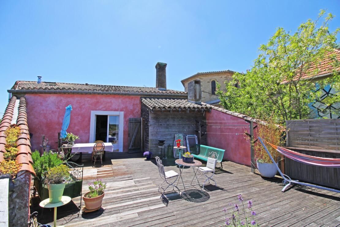 Charming former boulangerie with large terrace, spacious bedrooms and beautiful views near Castelnaudary