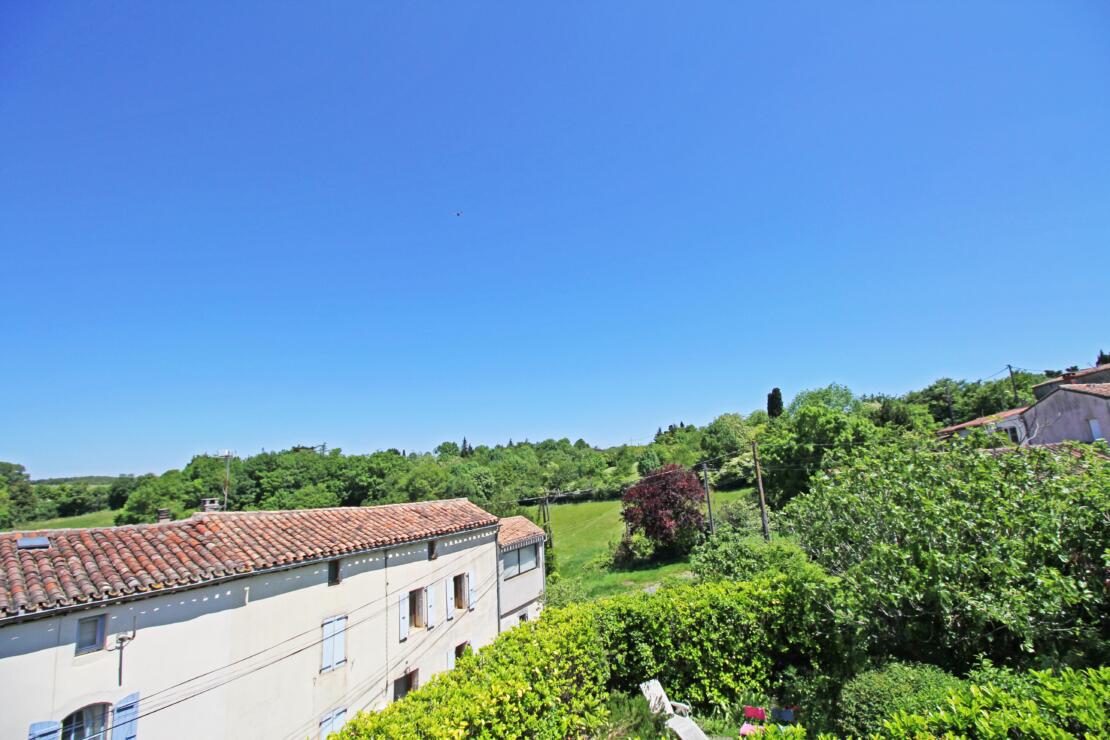 Charming former boulangerie with large terrace, spacious bedrooms and beautiful views near Castelnaudary