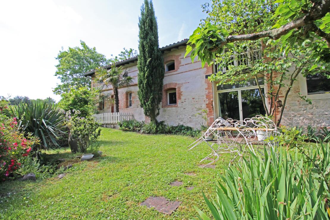 Tranquil domaine amongst mature gardens with independent gite, a short walk from Caraman near Toulouse