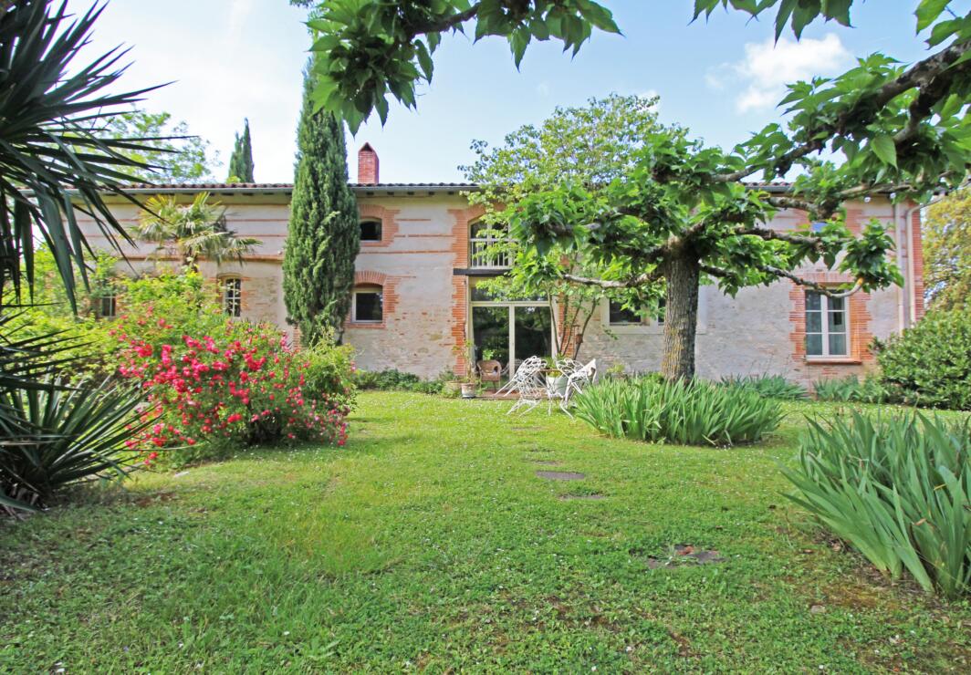 Tranquil domaine amongst mature gardens with independent gite, a short walk from Caraman near Toulouse