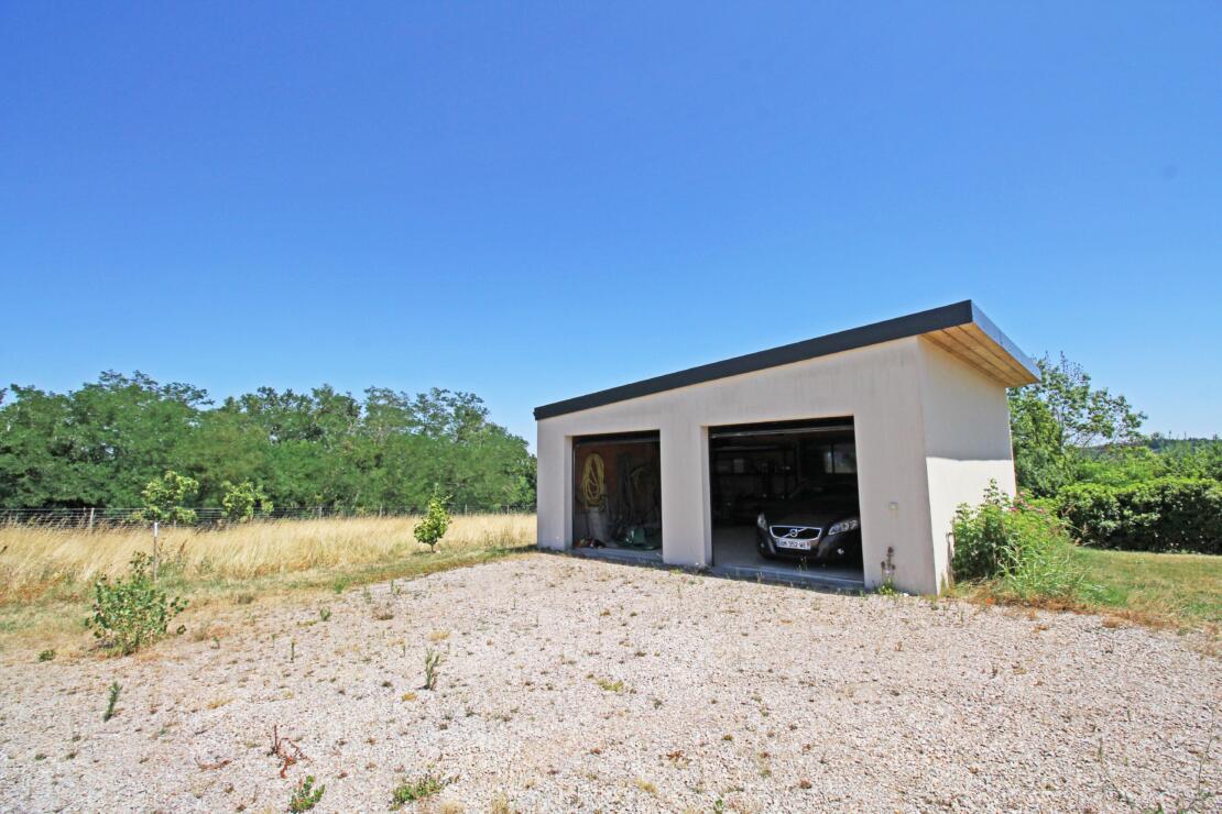 Modern light filled house with breathtaking views on a large plot with double garage near Pamiers