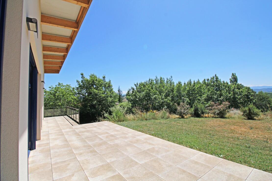 Modern light filled house with breathtaking views on a large plot with double garage near Pamiers