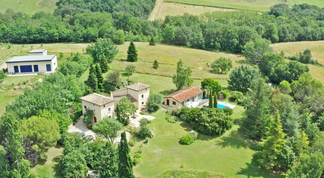 Stunning property perched above Pamiers with an independent gîte, a pool, 1,4ha of land and breathtaking views