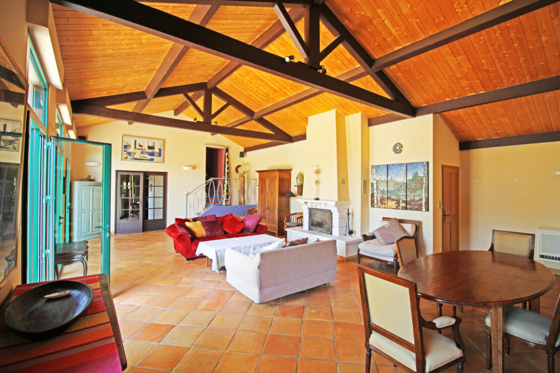 Stunning property perched above Pamiers with an independent gîte, a pool, 1,4ha of land and breathtaking views