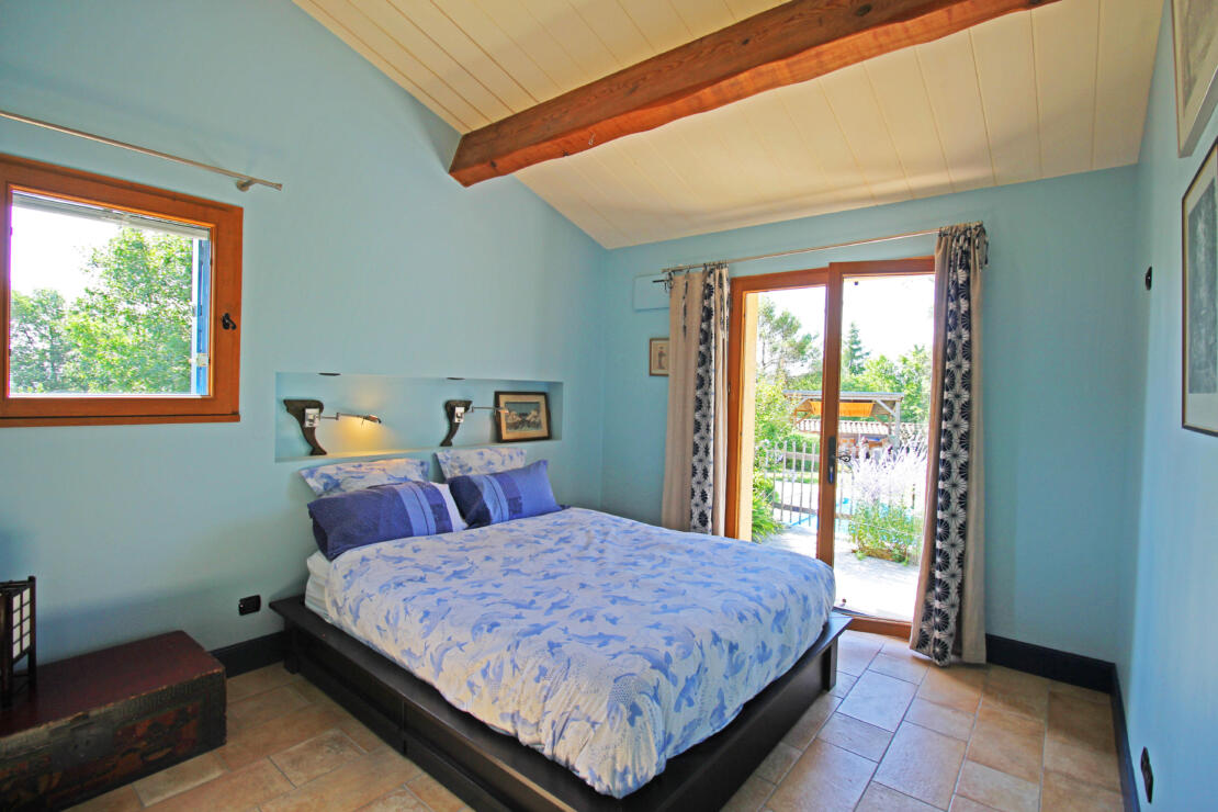 Stunning property perched above Pamiers with an independent gîte, a pool, 1,4ha of land and breathtaking views