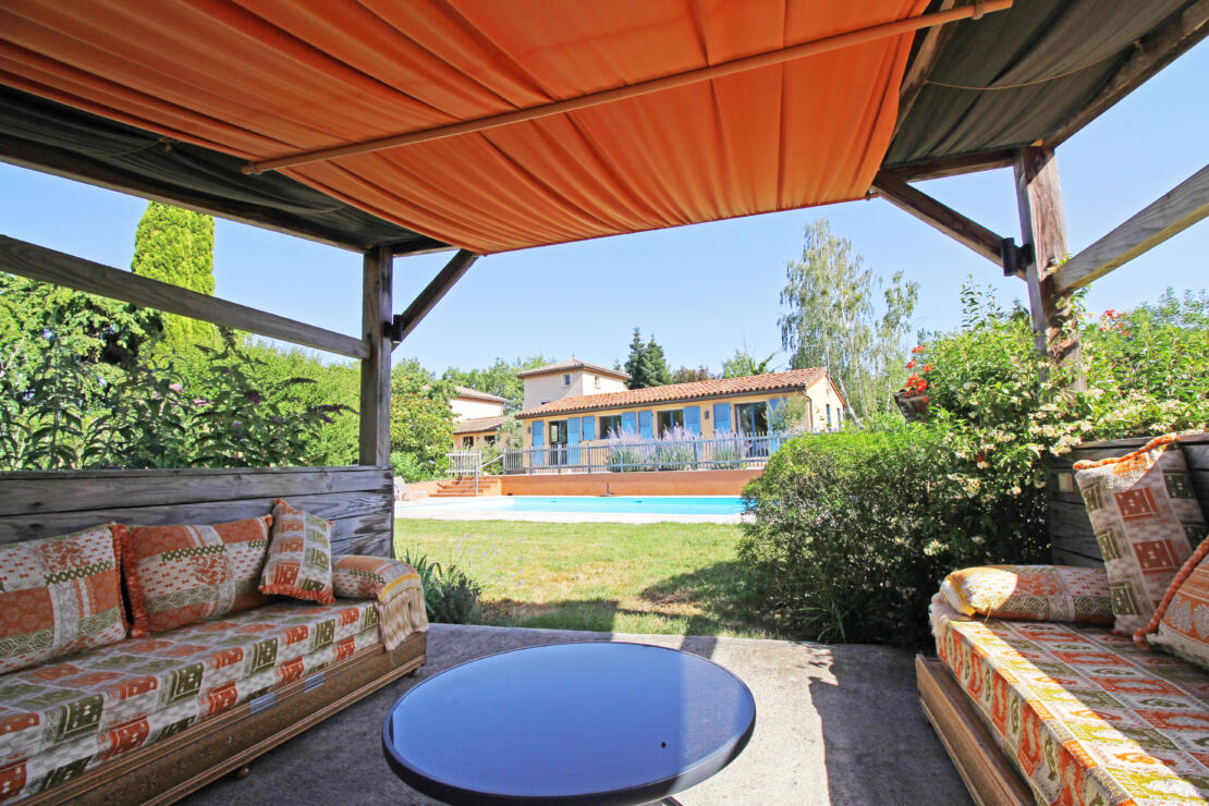 Stunning property perched above Pamiers with an independent gîte, a pool, 1,4ha of land and breathtaking views