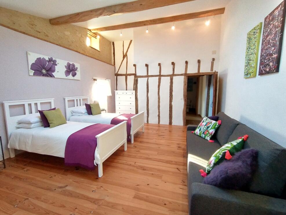 Your dream French property in a charming setting, Pyrenean views, gîte, pool and garden 15 mins from Lavaur